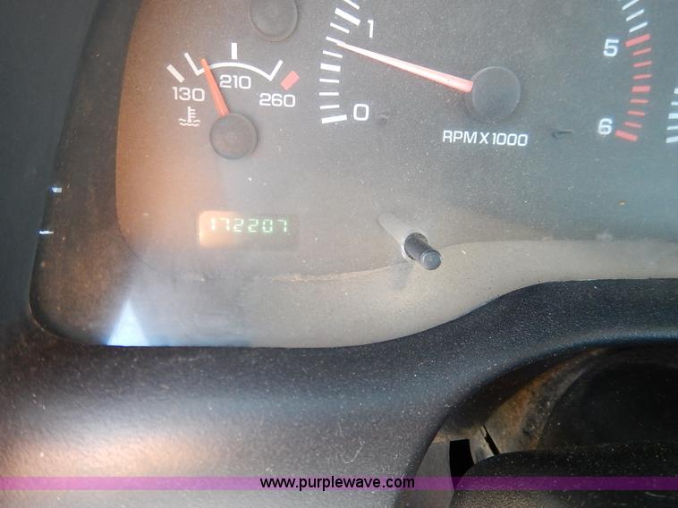 image for item K1721 2001 Dodge Ram 1500 pickup truck