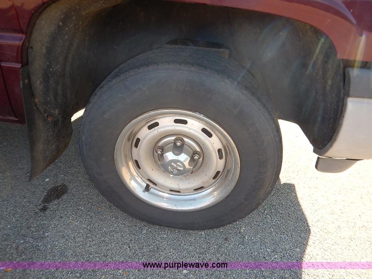 image for item K1721 2001 Dodge Ram 1500 pickup truck