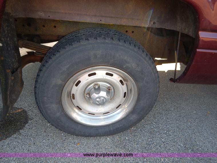 image for item K1721 2001 Dodge Ram 1500 pickup truck