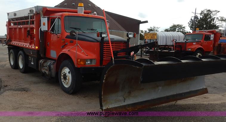 image for item K1727 1999 International 4900 dump truck