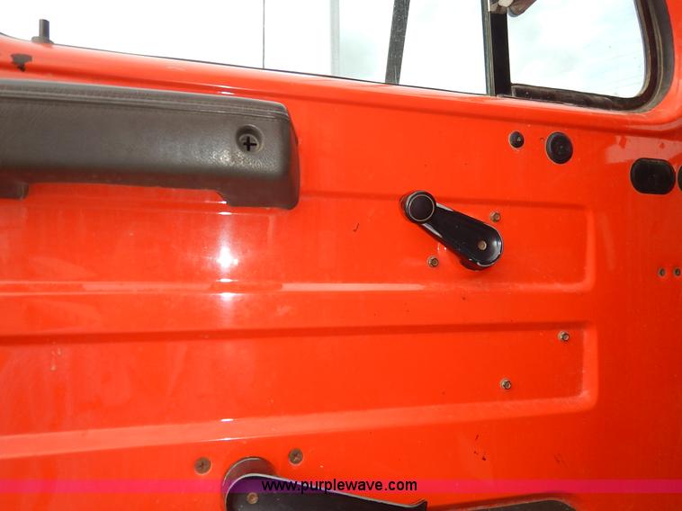 image for item K1727 1999 International 4900 dump truck