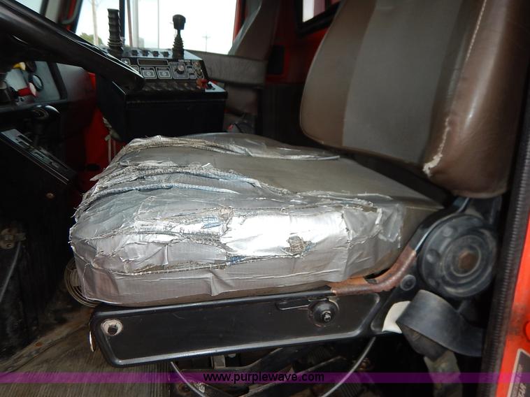 image for item K1727 1999 International 4900 dump truck