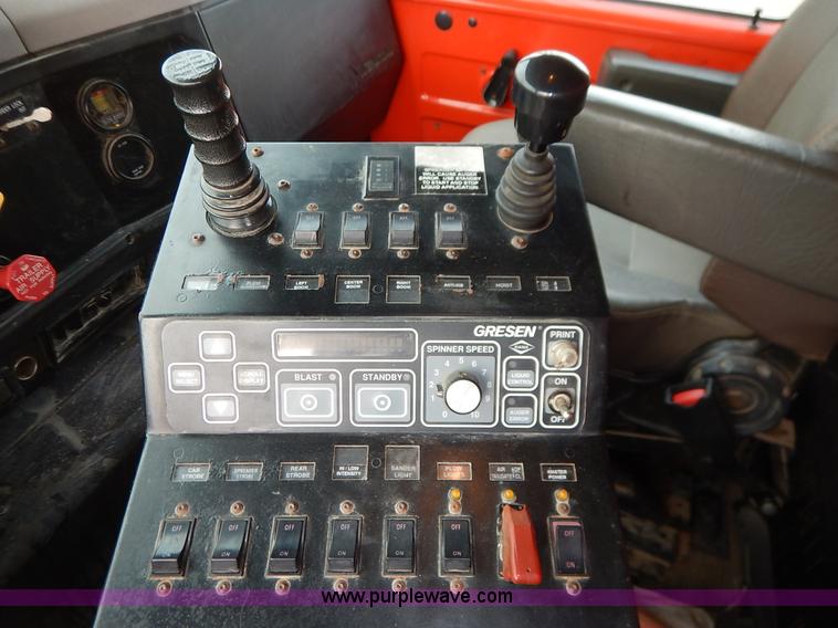 image for item K1727 1999 International 4900 dump truck