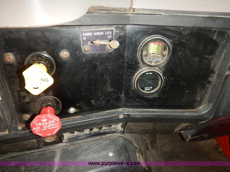 image for item K1727 1999 International 4900 dump truck