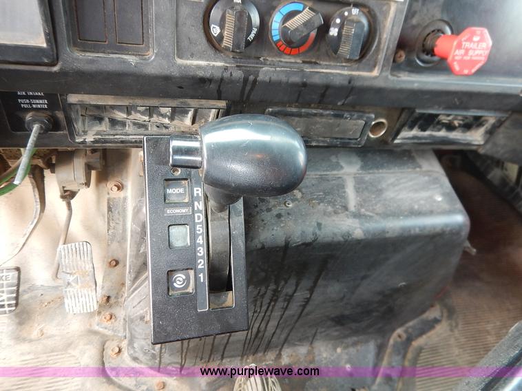 image for item K1727 1999 International 4900 dump truck