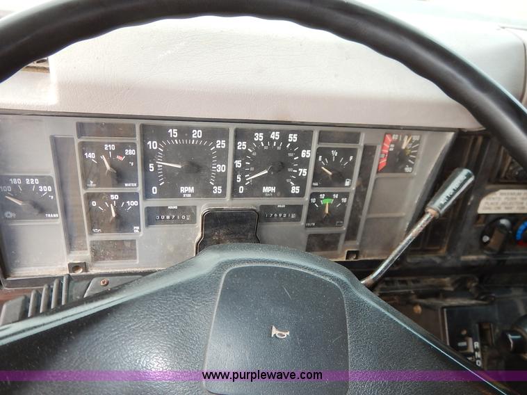 image for item K1727 1999 International 4900 dump truck