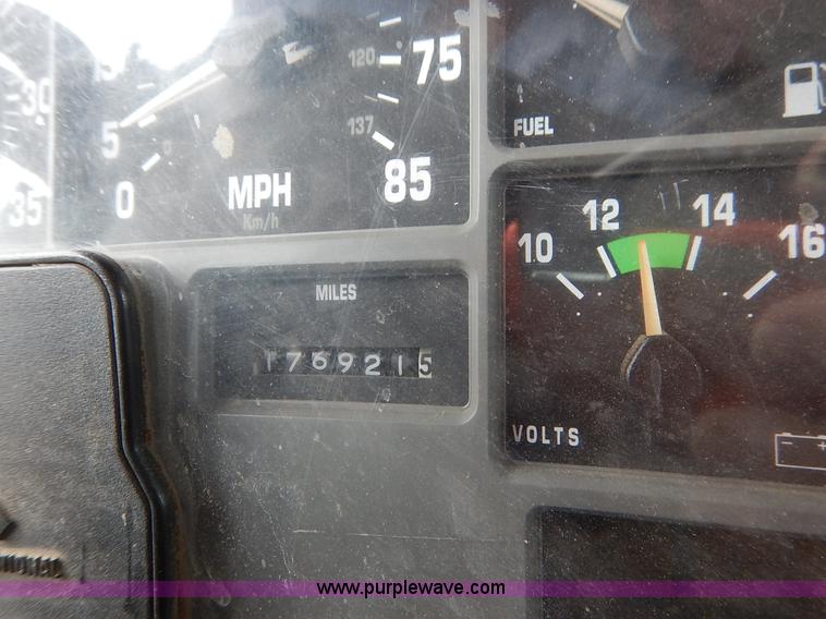 image for item K1727 1999 International 4900 dump truck