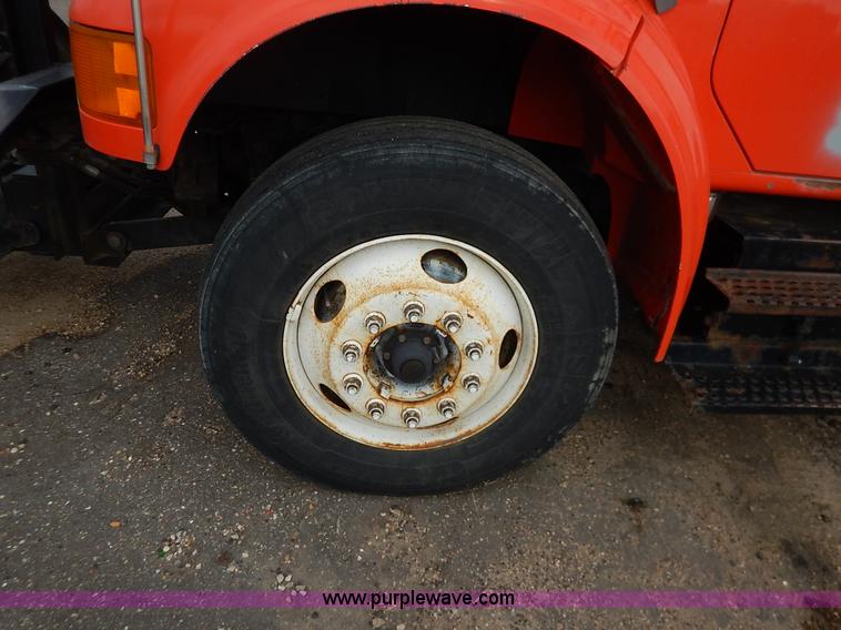 image for item K1727 1999 International 4900 dump truck