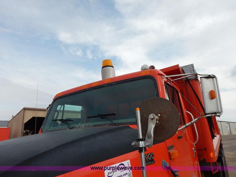 image for item K1727 1999 International 4900 dump truck