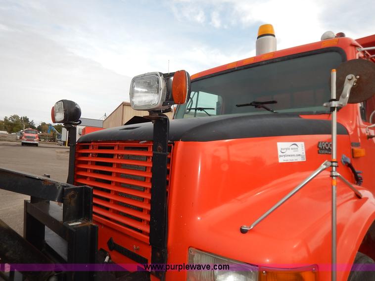 image for item K1727 1999 International 4900 dump truck