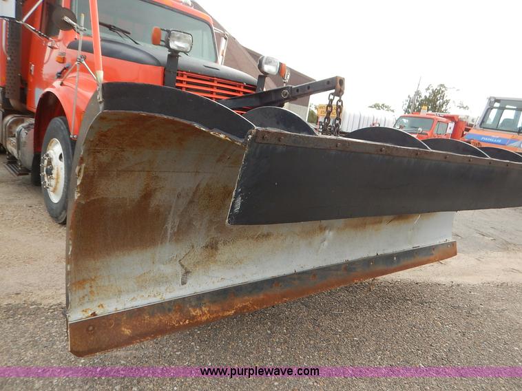 image for item K1727 1999 International 4900 dump truck