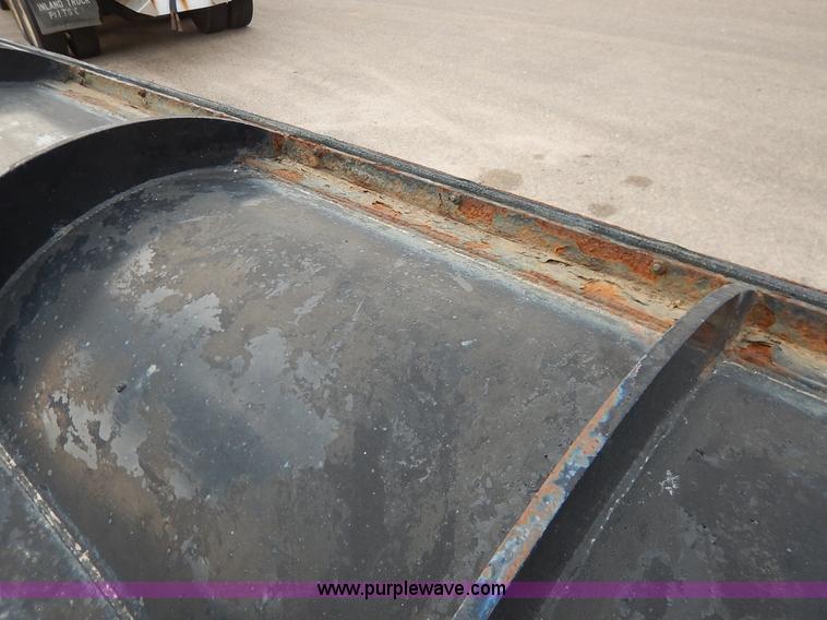 image for item K1727 1999 International 4900 dump truck