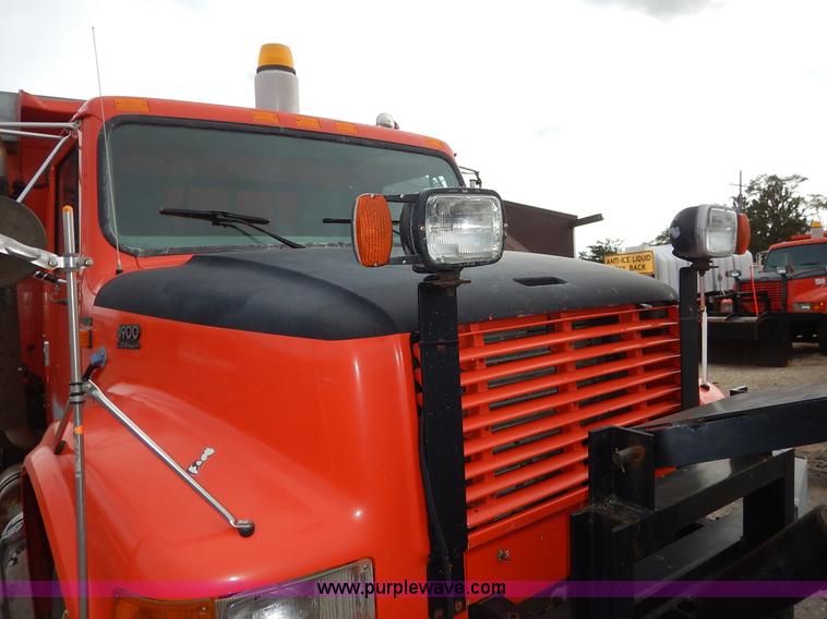 image for item K1727 1999 International 4900 dump truck