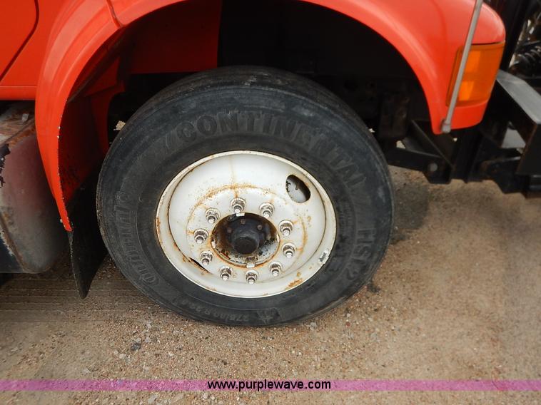 image for item K1727 1999 International 4900 dump truck