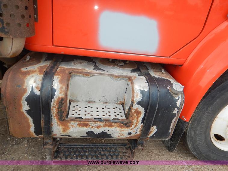 image for item K1727 1999 International 4900 dump truck