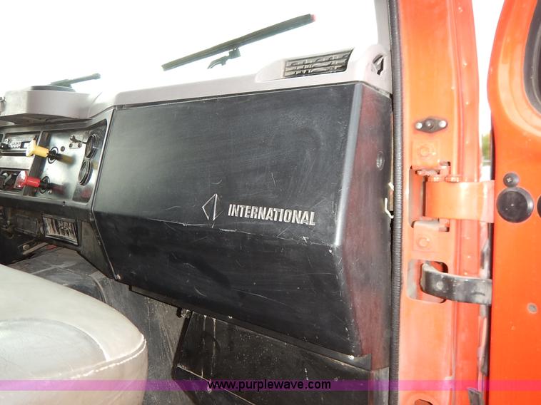 image for item K1727 1999 International 4900 dump truck