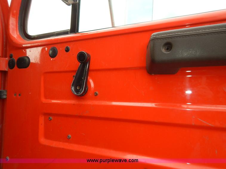 image for item K1727 1999 International 4900 dump truck