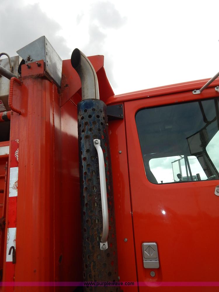 image for item K1727 1999 International 4900 dump truck