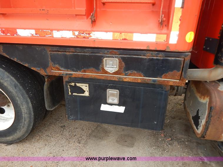 image for item K1727 1999 International 4900 dump truck