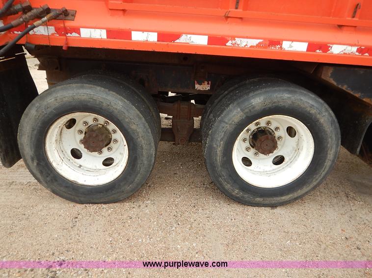 image for item K1727 1999 International 4900 dump truck