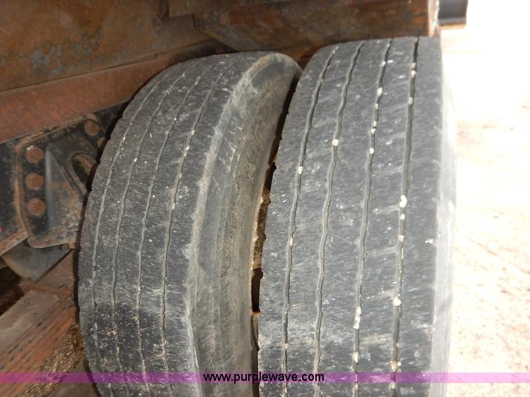 image for item K1727 1999 International 4900 dump truck