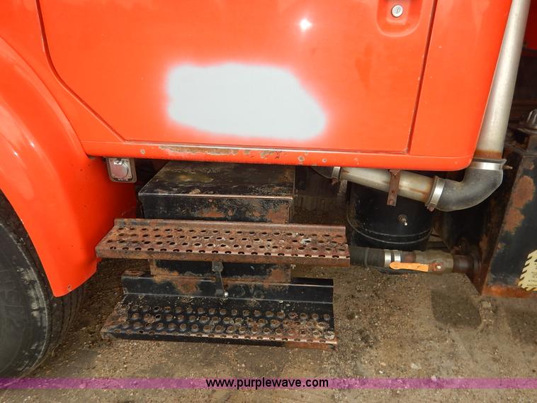 image for item K1727 1999 International 4900 dump truck