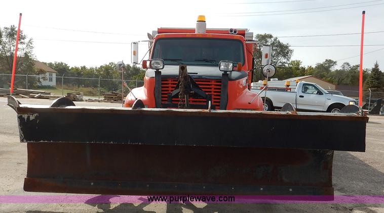 image for item K1733 1999 International 4900 dump truck