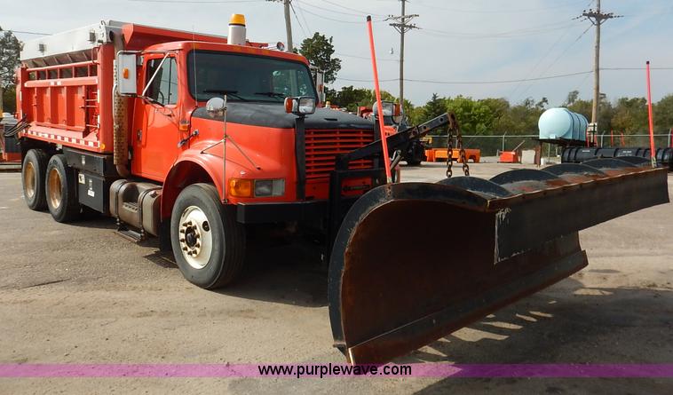 image for item K1733 1999 International 4900 dump truck