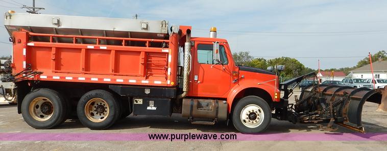 image for item K1733 1999 International 4900 dump truck