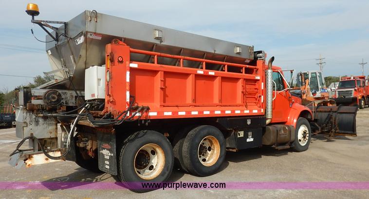 image for item K1733 1999 International 4900 dump truck