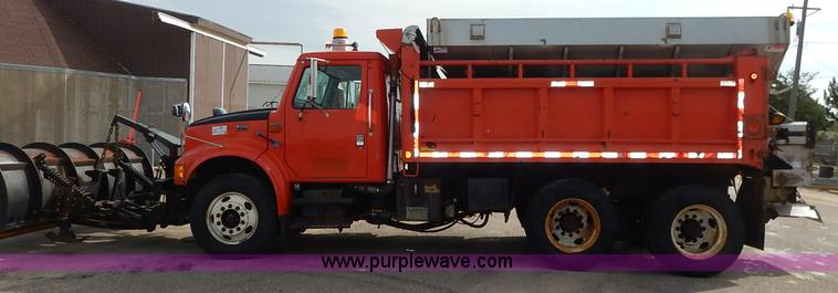 image for item K1733 1999 International 4900 dump truck