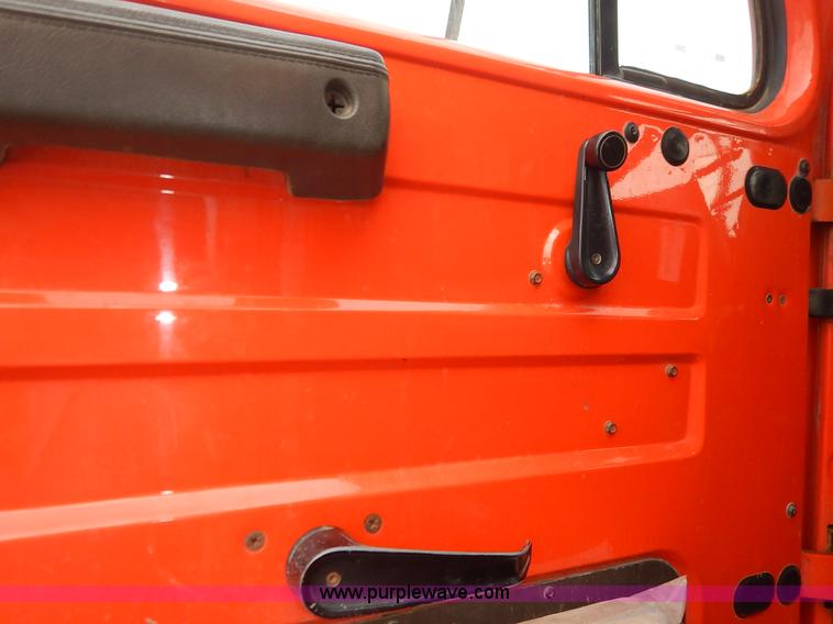 image for item K1733 1999 International 4900 dump truck