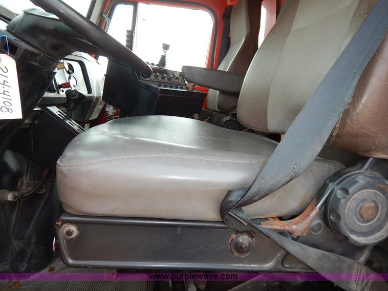 image for item K1733 1999 International 4900 dump truck