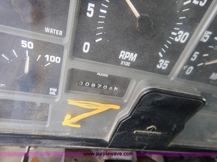 image for item K1733 1999 International 4900 dump truck