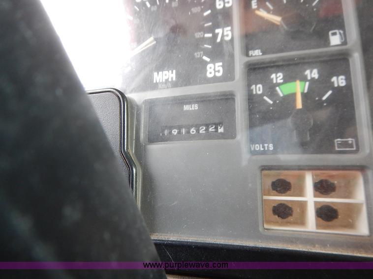 image for item K1733 1999 International 4900 dump truck