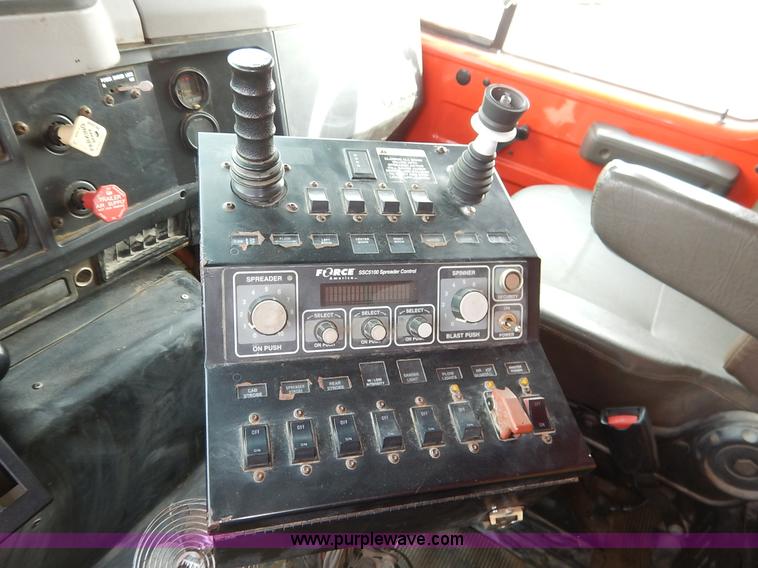 image for item K1733 1999 International 4900 dump truck