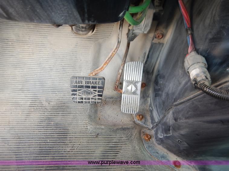 image for item K1733 1999 International 4900 dump truck