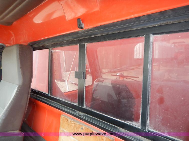 image for item K1733 1999 International 4900 dump truck