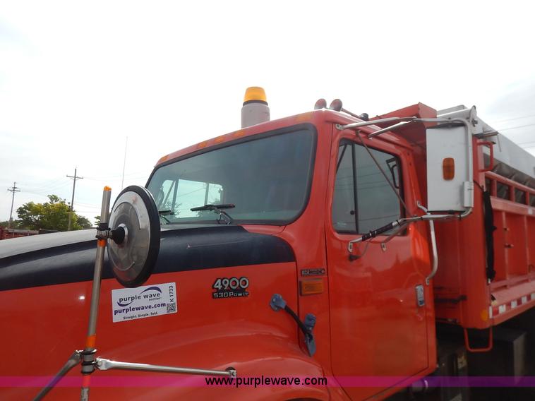 image for item K1733 1999 International 4900 dump truck