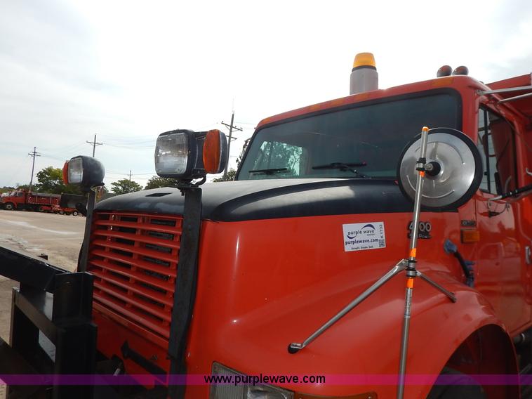 image for item K1733 1999 International 4900 dump truck