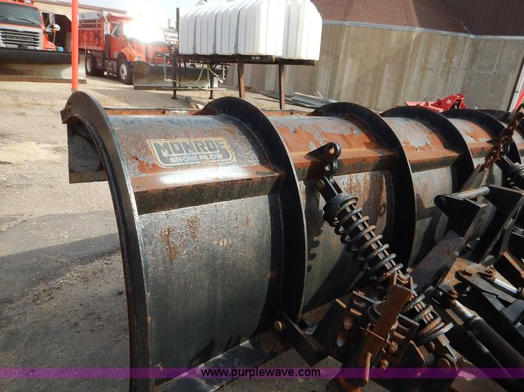 image for item K1733 1999 International 4900 dump truck