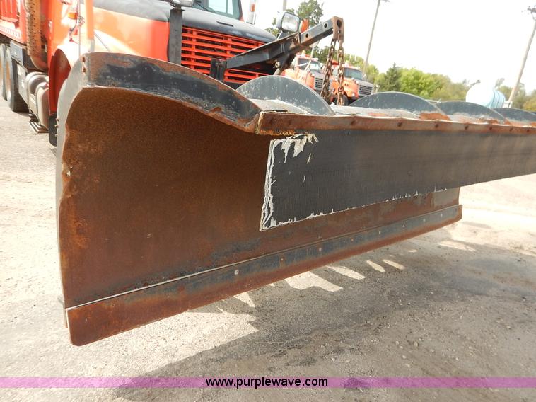 image for item K1733 1999 International 4900 dump truck