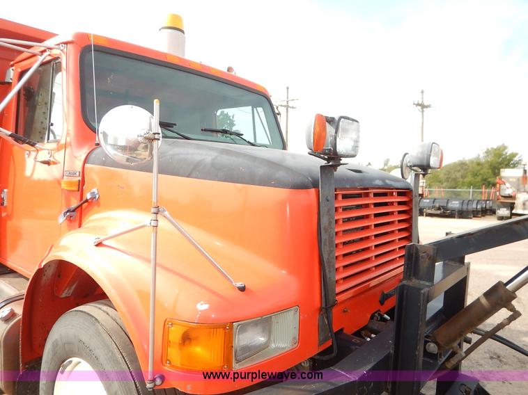 image for item K1733 1999 International 4900 dump truck