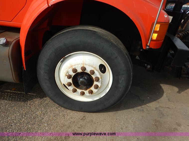 image for item K1733 1999 International 4900 dump truck