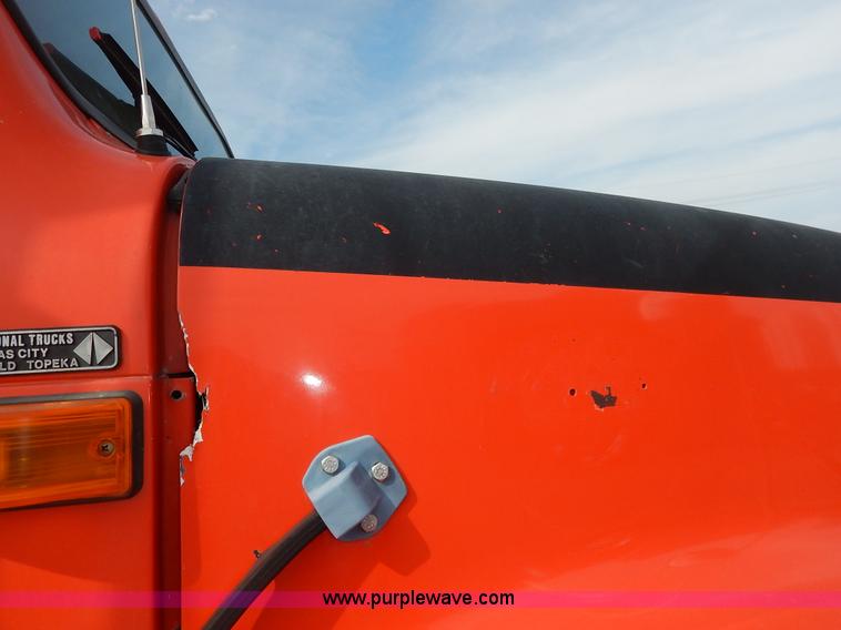 image for item K1733 1999 International 4900 dump truck