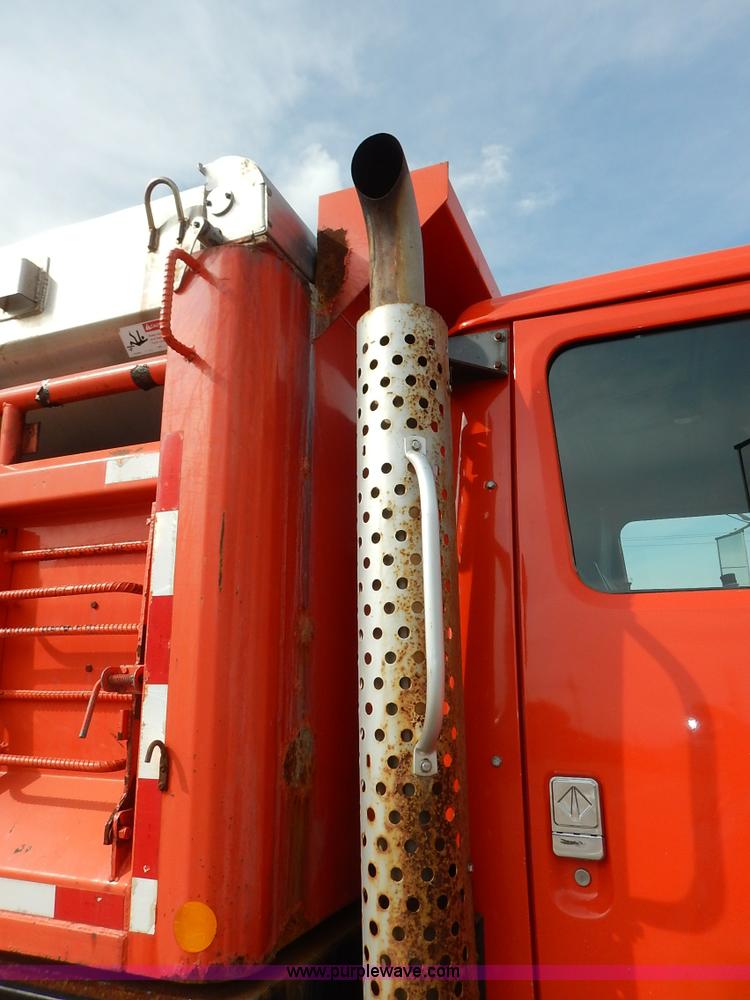 image for item K1733 1999 International 4900 dump truck