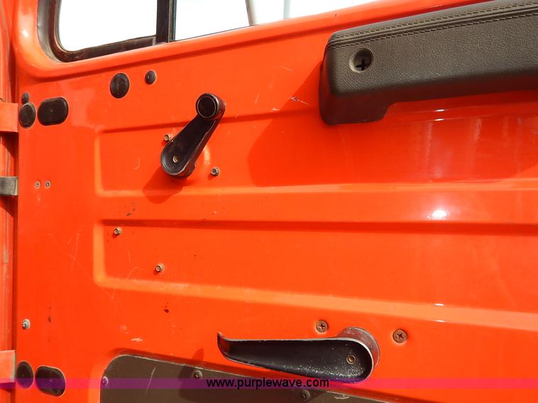 image for item K1733 1999 International 4900 dump truck