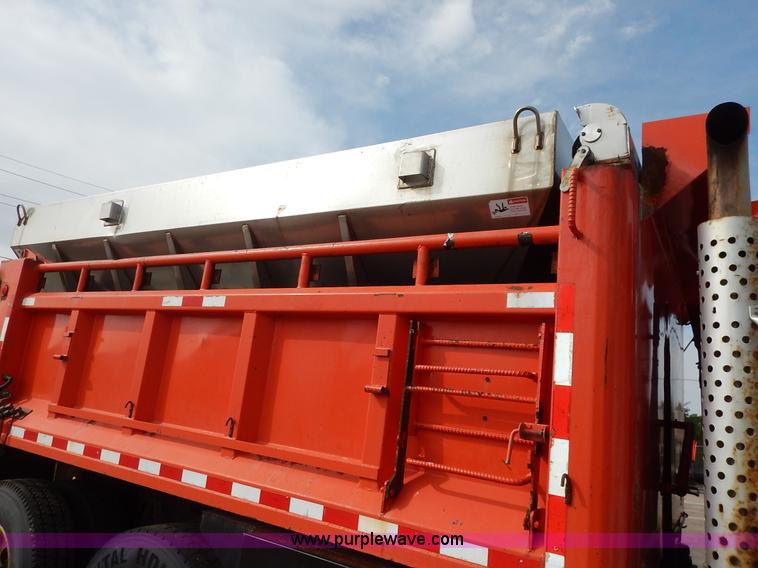 image for item K1733 1999 International 4900 dump truck