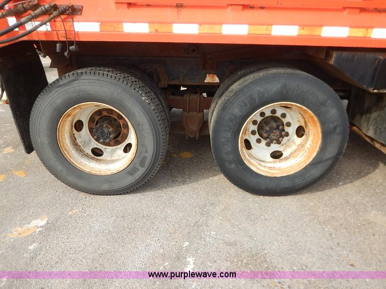 image for item K1733 1999 International 4900 dump truck