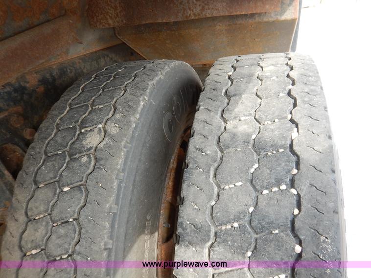 image for item K1733 1999 International 4900 dump truck